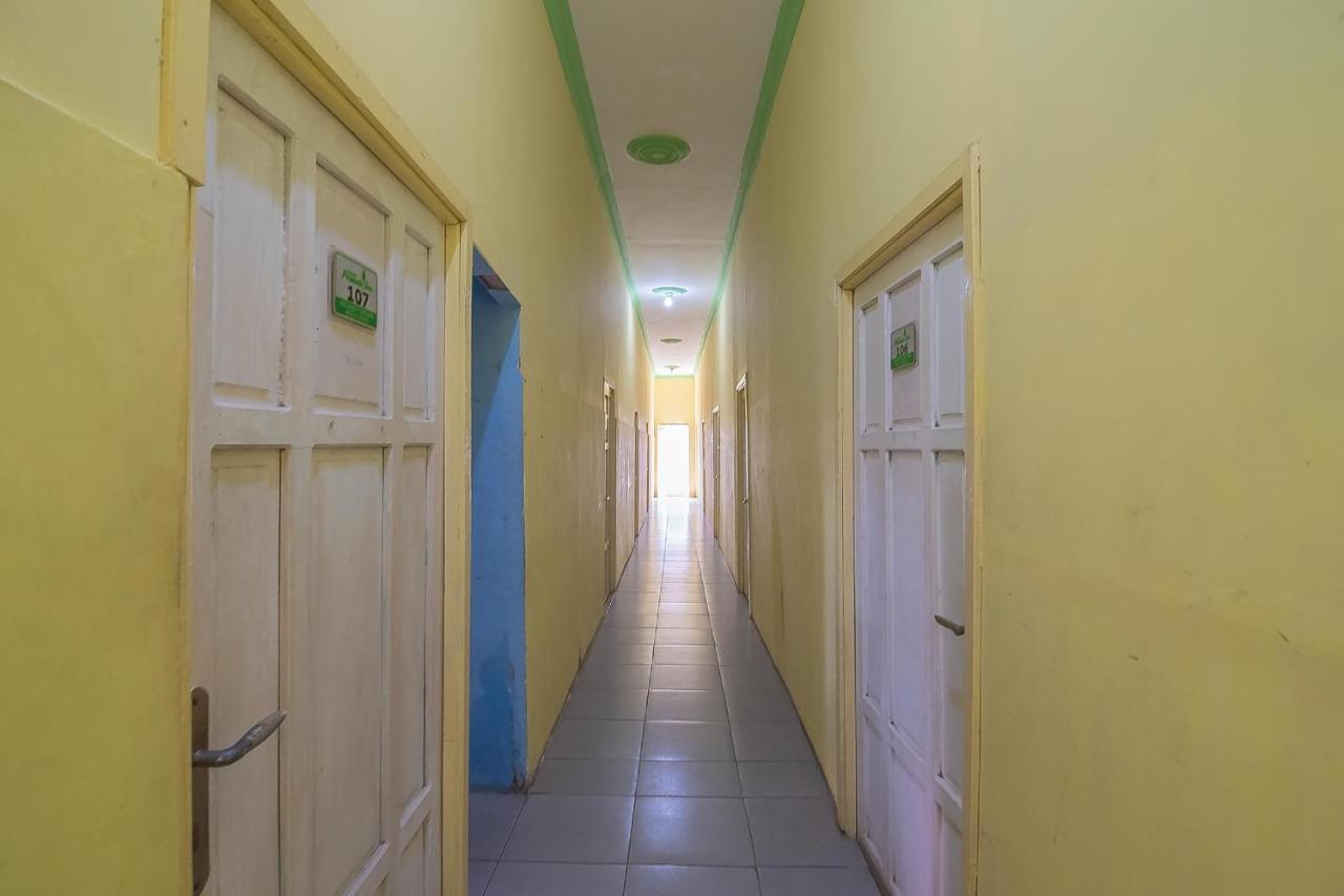 Hotel Reddoorz Syariah At Jalan Cilik Riwut Kapuas à Kualakapuas Extérieur photo