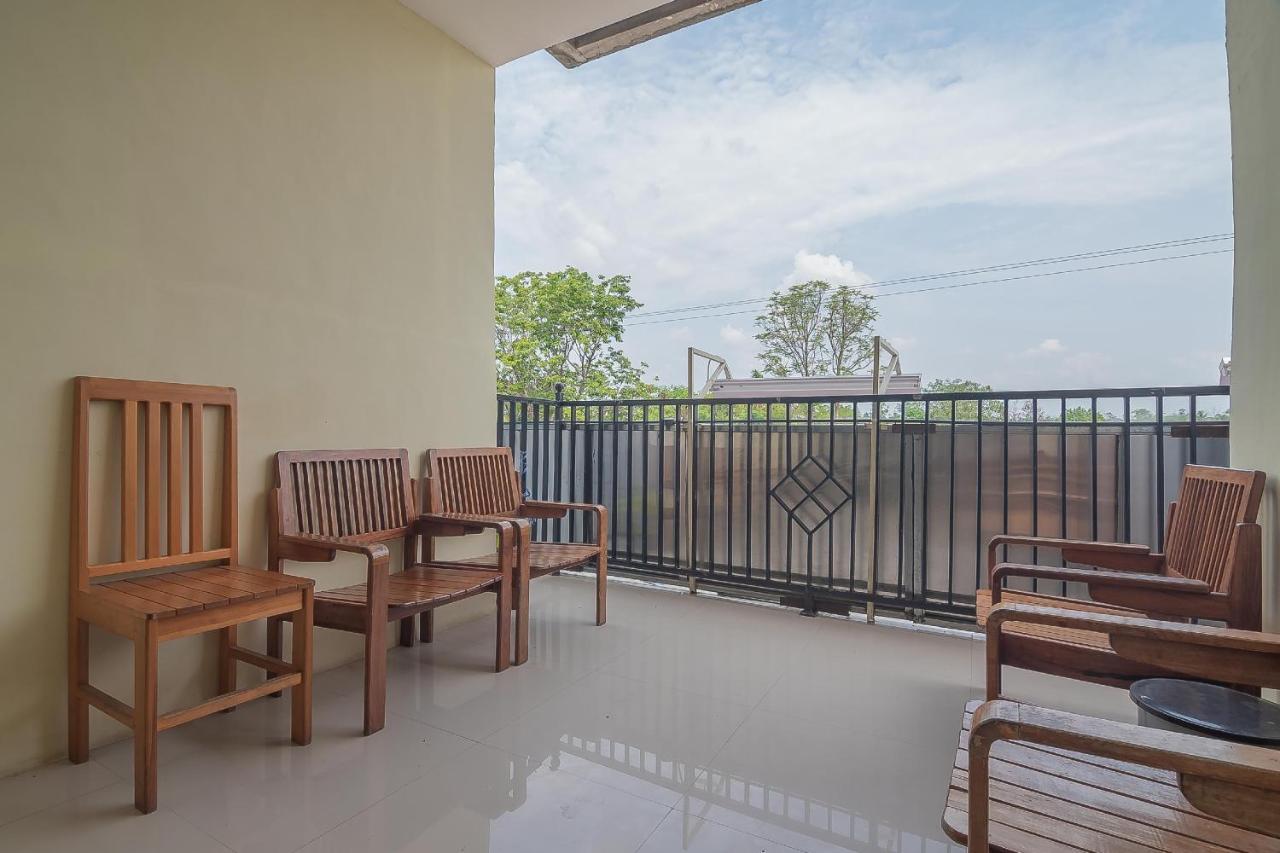 Hotel Reddoorz Syariah At Jalan Cilik Riwut Kapuas à Kualakapuas Extérieur photo