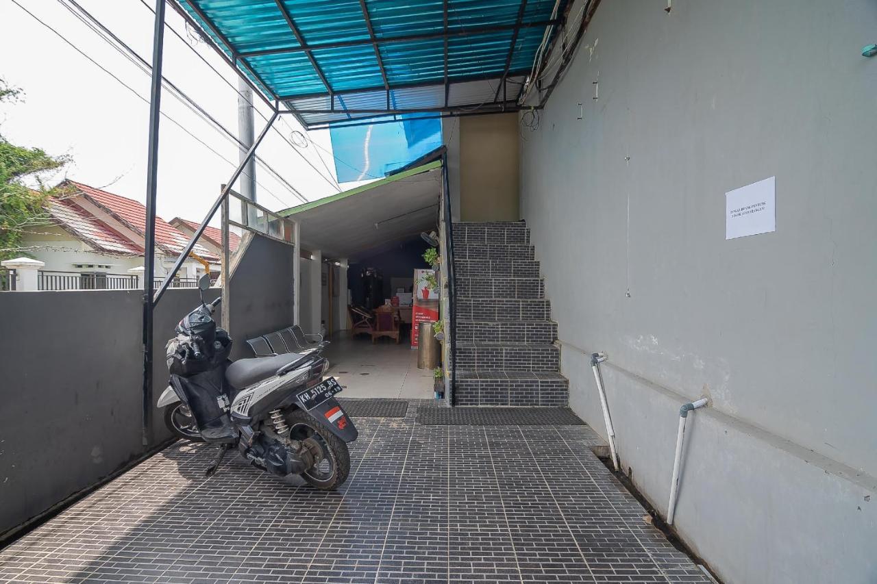 Hotel Reddoorz Syariah At Jalan Cilik Riwut Kapuas à Kualakapuas Extérieur photo