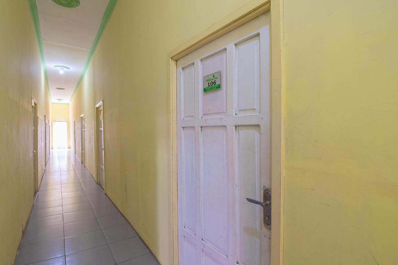 Hotel Reddoorz Syariah At Jalan Cilik Riwut Kapuas à Kualakapuas Extérieur photo