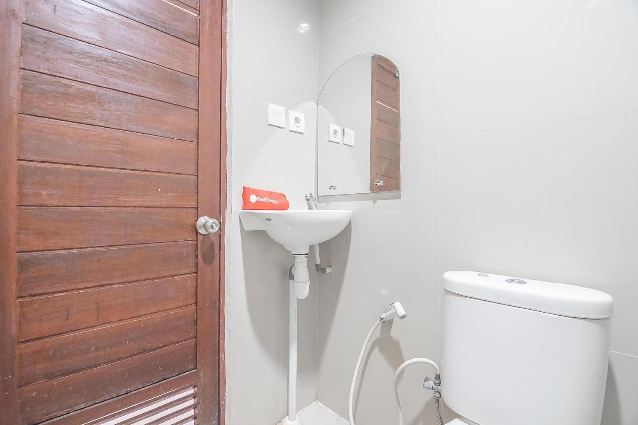 Hotel Reddoorz Syariah At Jalan Cilik Riwut Kapuas à Kualakapuas Extérieur photo