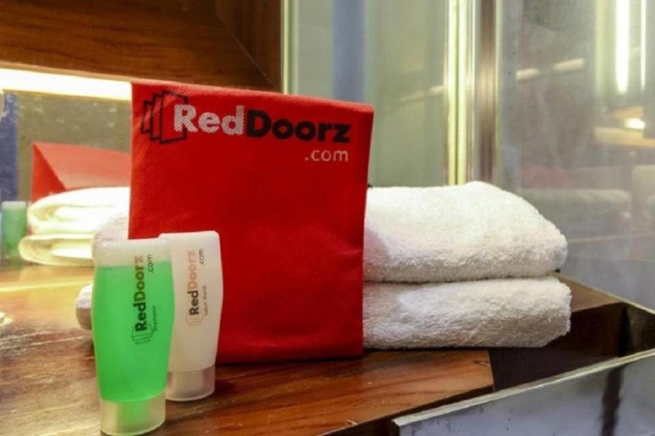 Hotel Reddoorz Syariah At Jalan Cilik Riwut Kapuas à Kualakapuas Extérieur photo