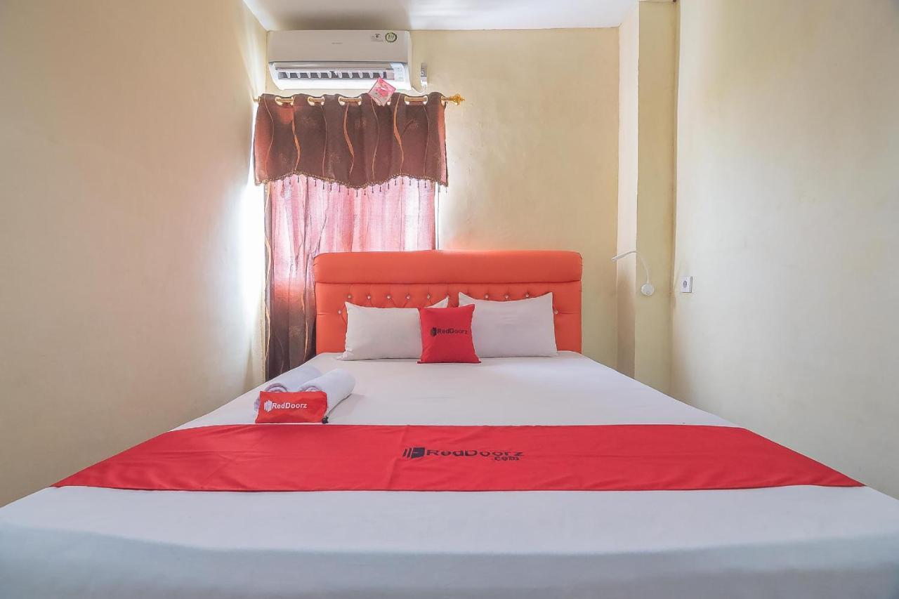 Hotel Reddoorz Syariah At Jalan Cilik Riwut Kapuas à Kualakapuas Extérieur photo